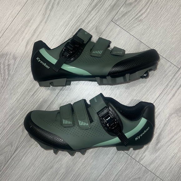 kyeedo Other - Kyeedo men’s Biking shoes. NWOT. Size 11 (44)